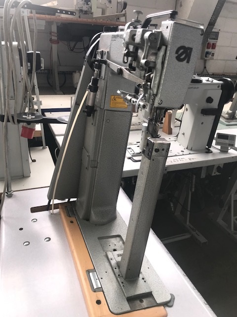 Used Industrial Sewing Machines : DURKOPP-ADLER 267-373